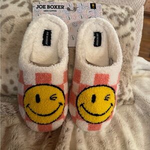 Joe Boxer Women’s Slippers Pink/White Checkered with Yellow Smiley Winky Face